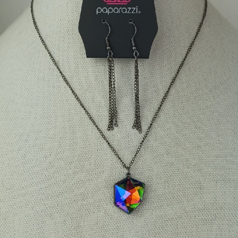Iridescent Faceted Heart Oil Spill Chrystal Like Gem Pendant Necklace